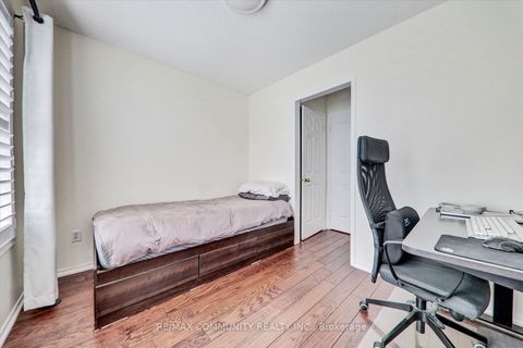 Photo 25 at 63 - 2758 Eglinton Avenue E, Eglinton East, Toronto