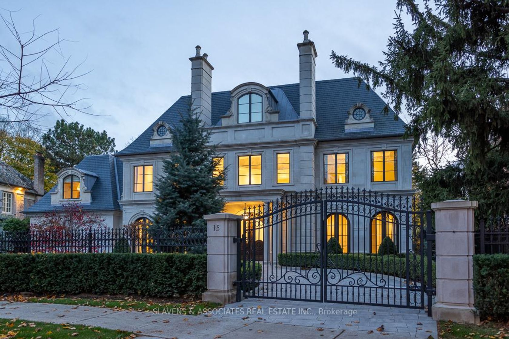 15 Tudor Gate, York Mills, Toronto 