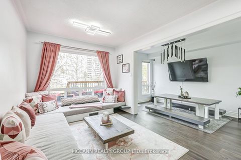Photo 5 at 93 Revelstoke Crescent, Langstaff, Richmond Hill