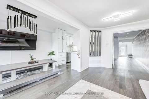 Photo 6 at 93 Revelstoke Crescent, Langstaff, Richmond Hill