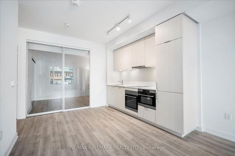 Photo 8 at 413 - 158 Front Street E, Moss Park, Toronto