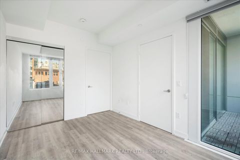 Photo 13 at 413 - 158 Front Street E, Moss Park, Toronto