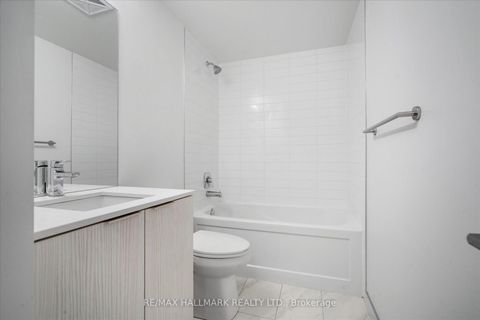Photo 17 at 413 - 158 Front Street E, Moss Park, Toronto