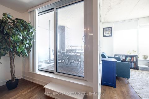 Photo 3 at 914 - 20 Minowan Miikan Lane, Little Portugal, Toronto