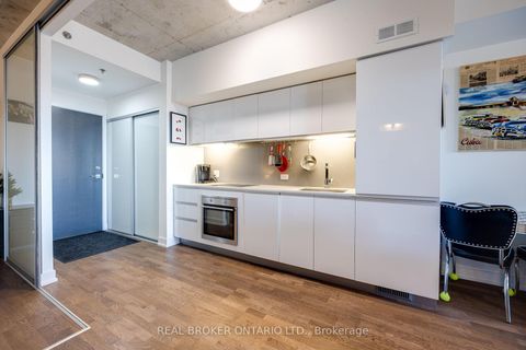 Photo 6 at 914 - 20 Minowan Miikan Lane, Little Portugal, Toronto