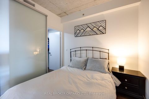 Photo 11 at 914 - 20 Minowan Miikan Lane, Little Portugal, Toronto