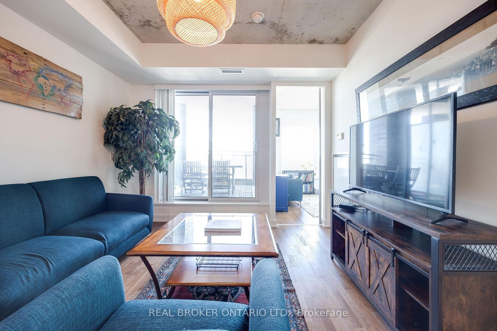 914 - 20 Minowan Miikan Lane, Little Portugal, Toronto 