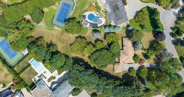 Photo 2 at 2 Bridle Heath Gate, York Mills, Toronto