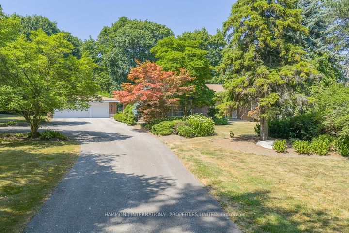 Photo 3 at 2 Bridle Heath Gate, York Mills, Toronto