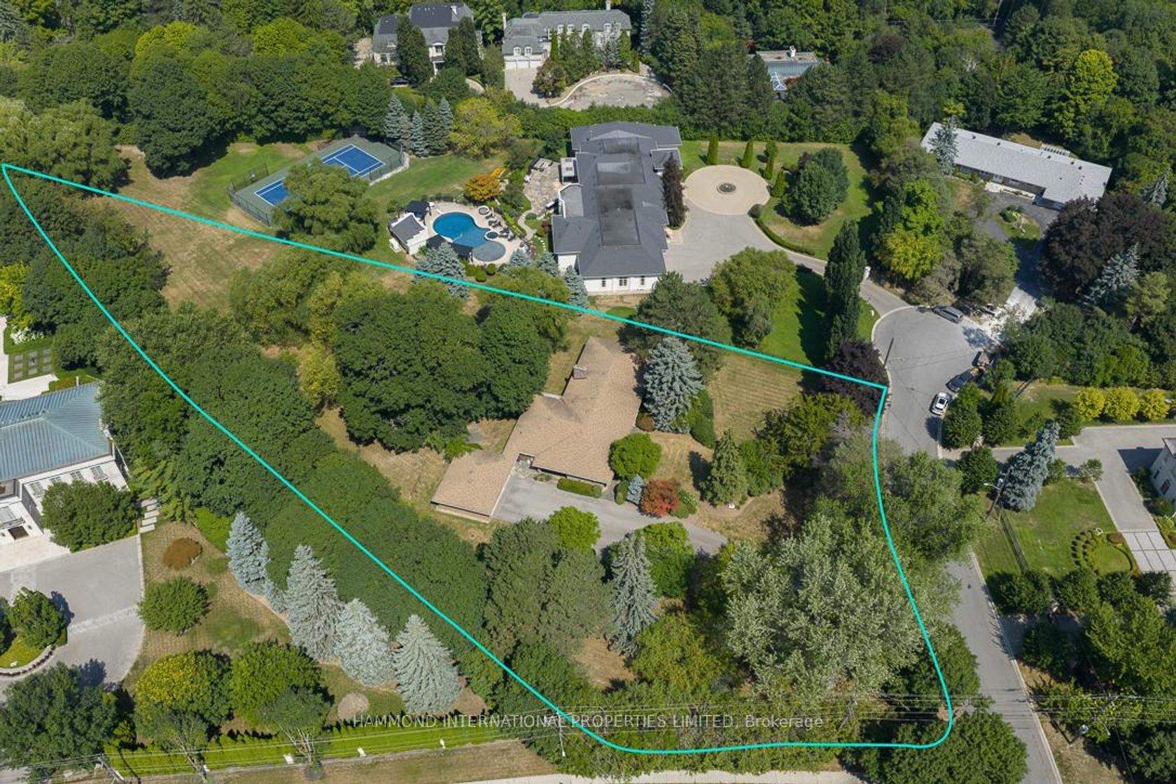 2 Bridle Heath Gate, York Mills, Toronto by Loree Meneguzzi Real Estate 2 Bridle Heath Gate, York Mills, Toronto