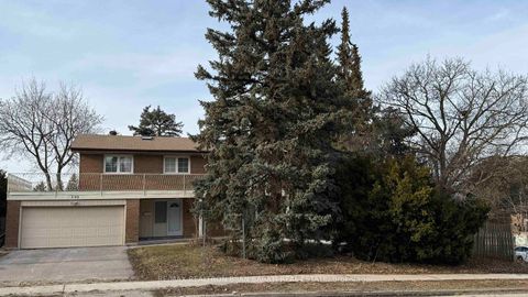 Photo 2 at 298 Newton Drive, Newtonbrook East, Toronto