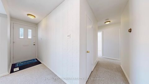 Photo 2 at 424 Bonita Crescent, Crosby, Richmond Hill
