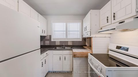 Photo 4 at 424 Bonita Crescent, Crosby, Richmond Hill