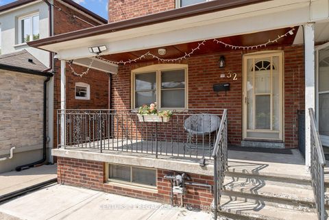 Photo 2 at 32 Chamberlain Avenue, Belgravia, Toronto