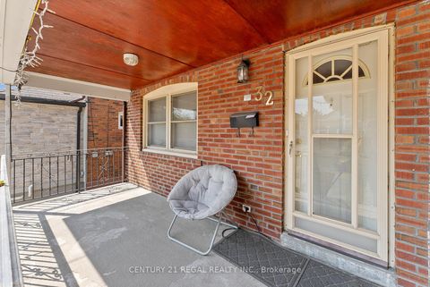 Photo 3 at 32 Chamberlain Avenue, Belgravia, Toronto