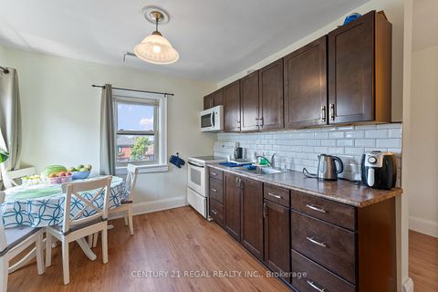 Photo 11 at 32 Chamberlain Avenue, Belgravia, Toronto