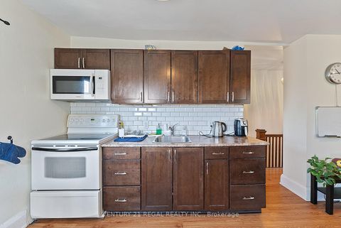 Photo 13 at 32 Chamberlain Avenue, Belgravia, Toronto