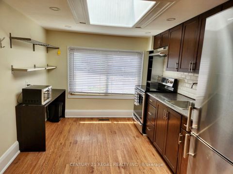 Photo 21 at 32 Chamberlain Avenue, Belgravia, Toronto