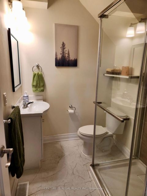 Photo 27 at 32 Chamberlain Avenue, Belgravia, Toronto