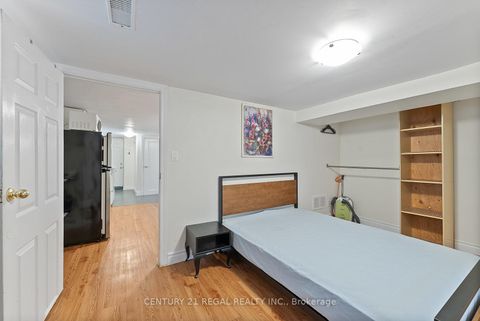 Photo 36 at 32 Chamberlain Avenue, Belgravia, Toronto