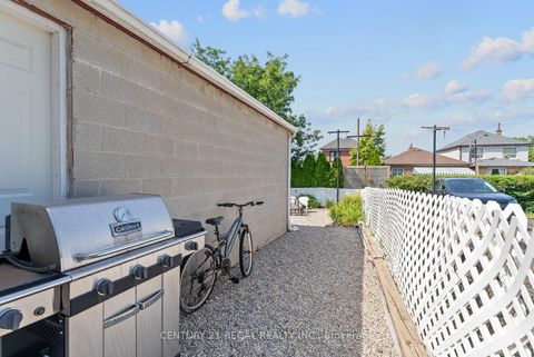 Photo 45 at 32 Chamberlain Avenue, Belgravia, Toronto