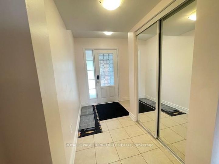 Photo 4 at 11 Signature Lane, Northwest Brampton, Brampton