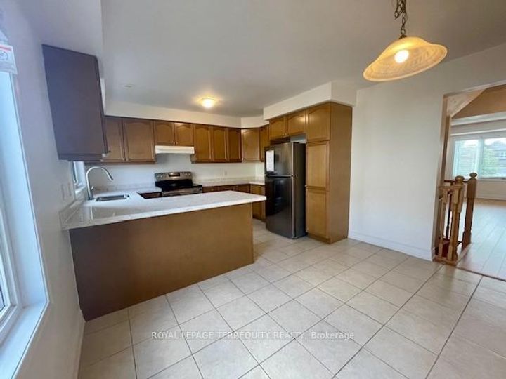 Photo 14 at 11 Signature Lane, Northwest Brampton, Brampton