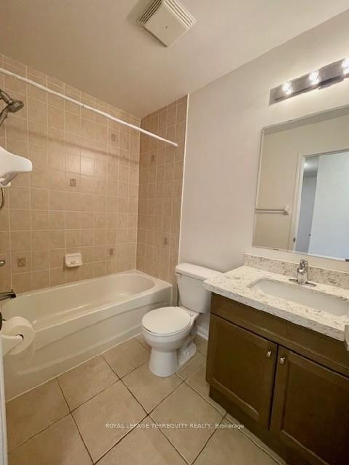 Photo 38 at 11 Signature Lane, Northwest Brampton, Brampton