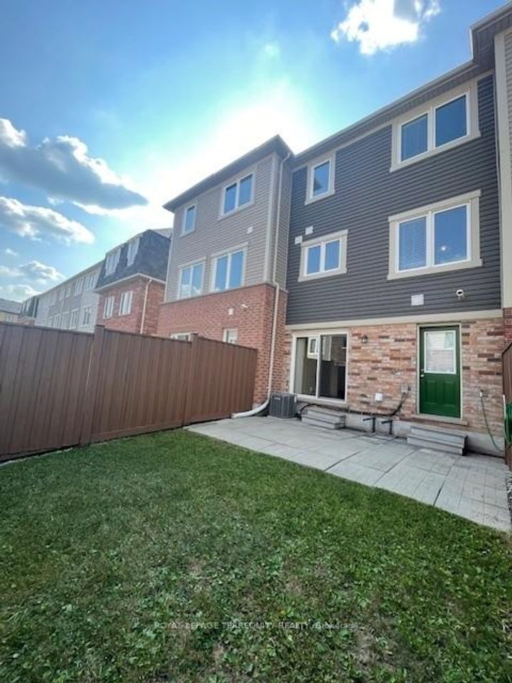 Photo 45 at 11 Signature Lane, Northwest Brampton, Brampton