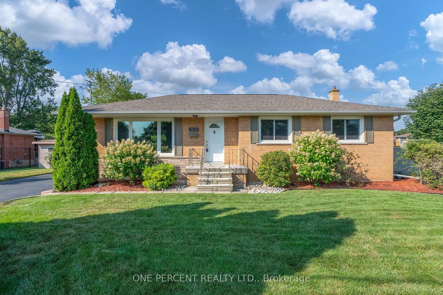696 Peele Boulevard, Brant, Burlington 