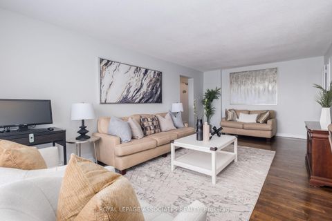 Photo 2 at 705 - 855 Kennedy Road, Ionview, Toronto