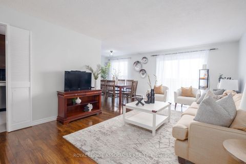 Photo 4 at 705 - 855 Kennedy Road, Ionview, Toronto