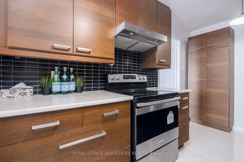 Photo 15 at 705 - 855 Kennedy Road, Ionview, Toronto