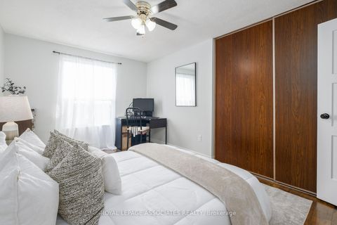 Photo 27 at 705 - 855 Kennedy Road, Ionview, Toronto