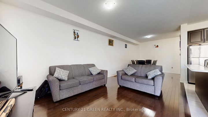 Photo 8 at 30 Canary Close, Credit Valley, Brampton