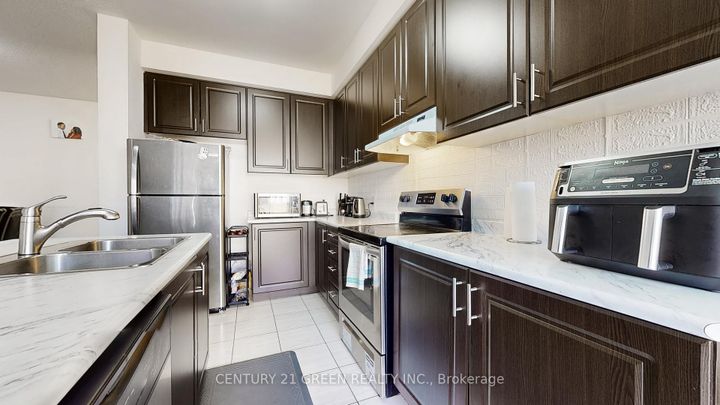 Photo 17 at 30 Canary Close, Credit Valley, Brampton