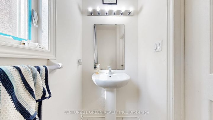 Photo 20 at 30 Canary Close, Credit Valley, Brampton