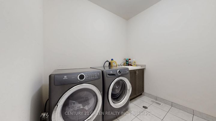 Photo 33 at 30 Canary Close, Credit Valley, Brampton