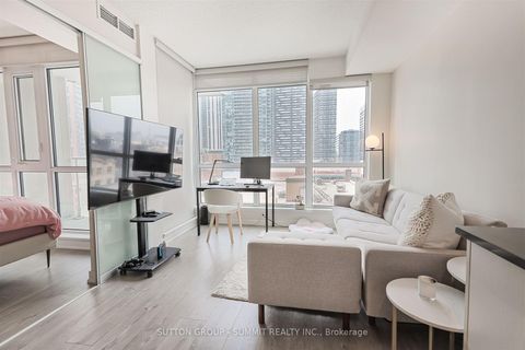 Photo 15 at 1008 - 30 Nelson Street, Waterfront Communities C1, Toronto