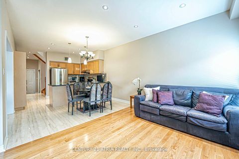 Photo 11 at 40 Nottingham Drive, Westbrook, Richmond Hill