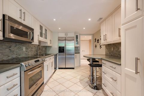 Photo 13 at 710 - 100 Lakeshore Road E, OO Old Oakville, Oakville