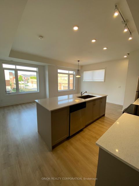 Photo 3 at 336 - 3078 Sixth Line, GO Glenorchy, Oakville