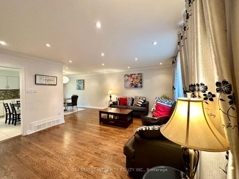 Photo 1 at 35 Lailey Crescent, Willowdale East, Toronto