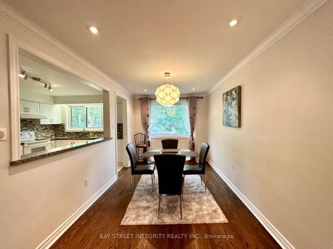 Photo 2 at 35 Lailey Crescent, Willowdale East, Toronto