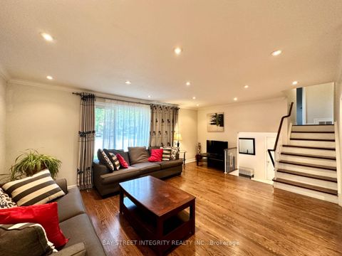 Photo 3 at 35 Lailey Crescent, Willowdale East, Toronto