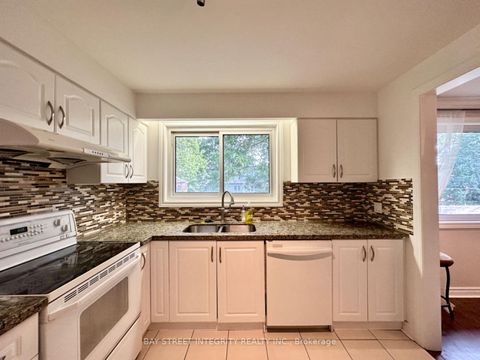 Photo 4 at 35 Lailey Crescent, Willowdale East, Toronto
