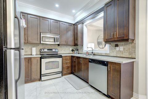Photo 13 at 121 Mahogany Forest Drive, Patterson, Vaughan