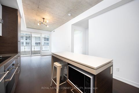Photo 2 at 323 - 1030 King Street W, Niagara, Toronto