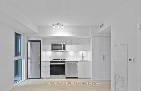Photo 3 at 736 - 500 Wilson Avenue, Clanton Park, Toronto