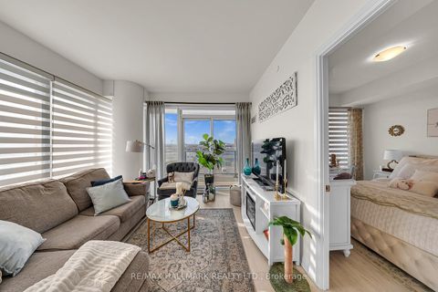 Photo 11 at 427 - 9000 Jane Street, Vellore Village, Vaughan